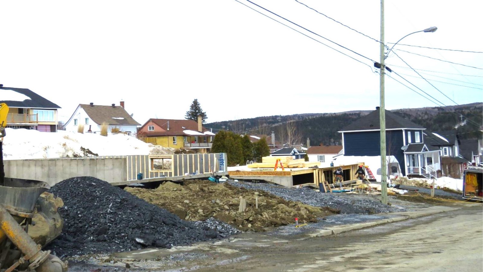 Construction de jumelés dans le développement Martin Jacques (100e Rue).