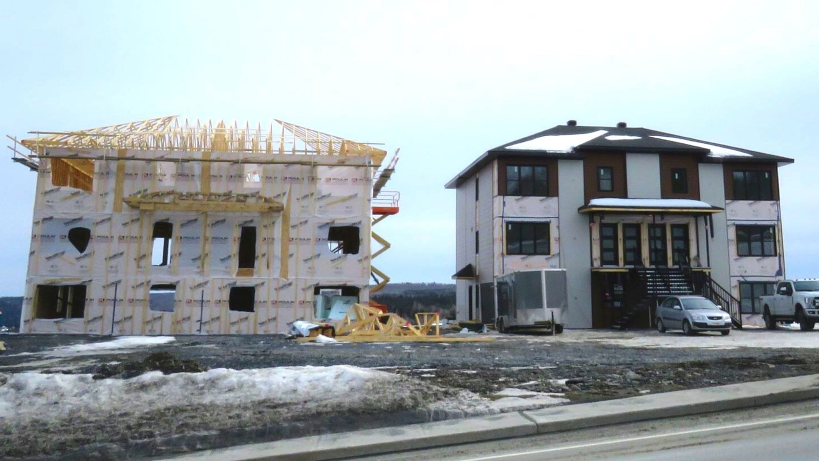 Construction de multi-logements sur la route 108 (côte d'hôpital), secteur urbain.
