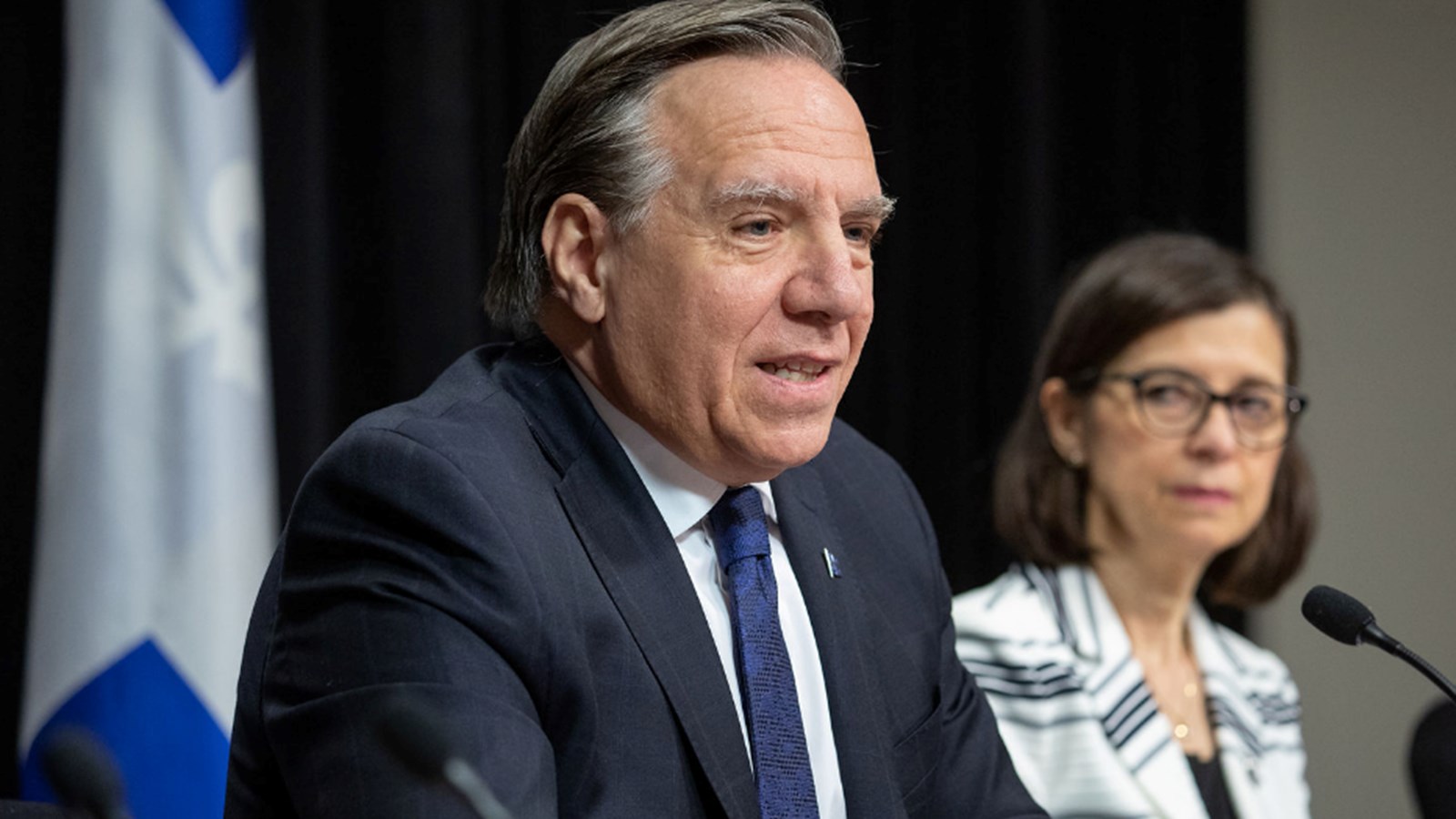François Legault confirme la mise en place de plusieurs lignes téléphoniques régionales