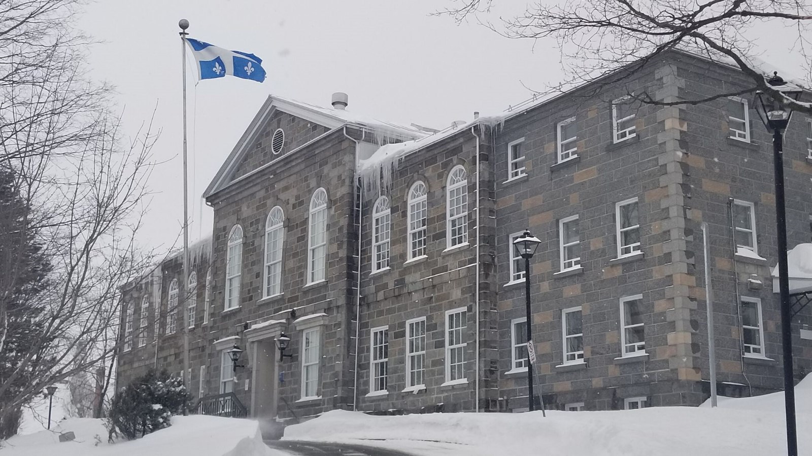 Suspension des délais pour introduire un recours judiciaire au Québec