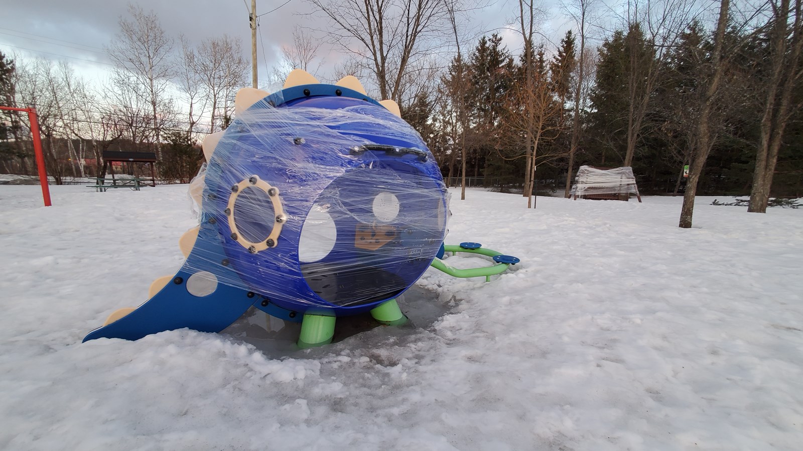 Opération pellicule de plastique dans les parcs à Saint-Georges