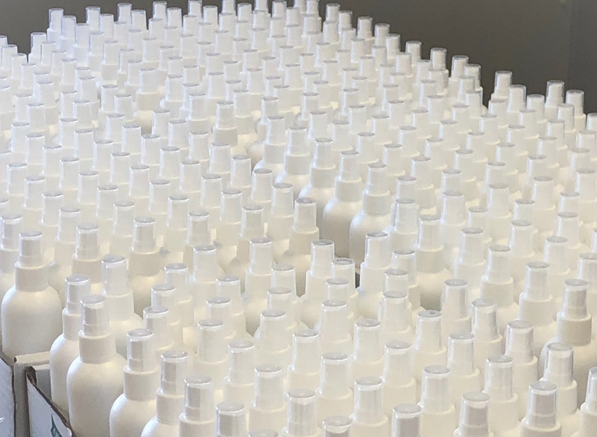 L'entreprise Dexterra produit 10 000 bouteilles de désinfectant à mains par jour