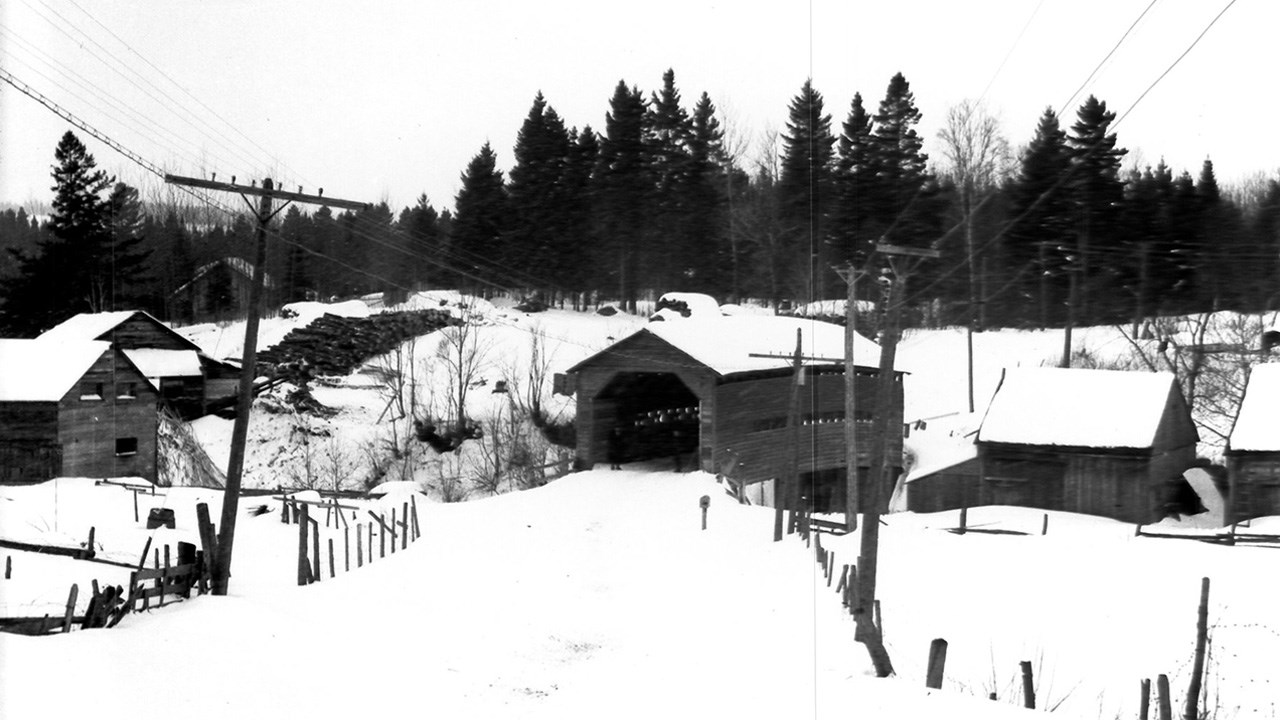 LE PONT ROUGE SUR LA RIVIÈRE POZER