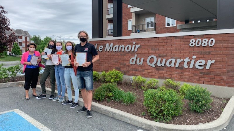 Véronique Mercier (enseignante), Léa Paquet, Anne-Sophie Rancourt, Sara-Maude Veilleux, Partick Poulin (enseignant)