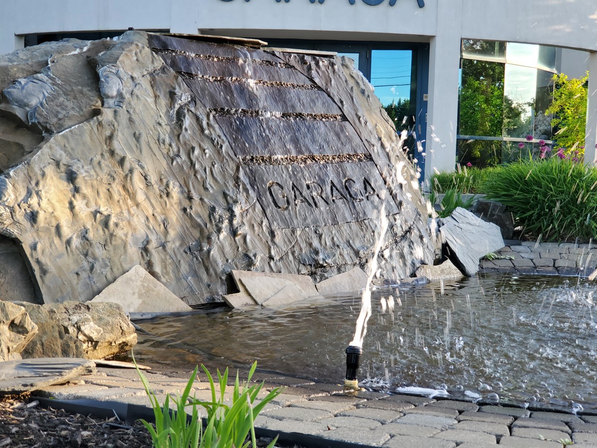 Art industrie garaga sculpture