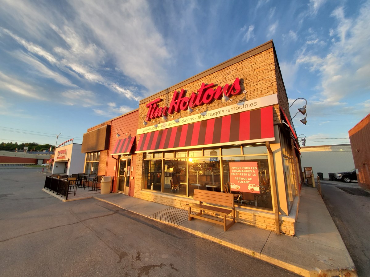 Tim hortons restaurant muffin cafe