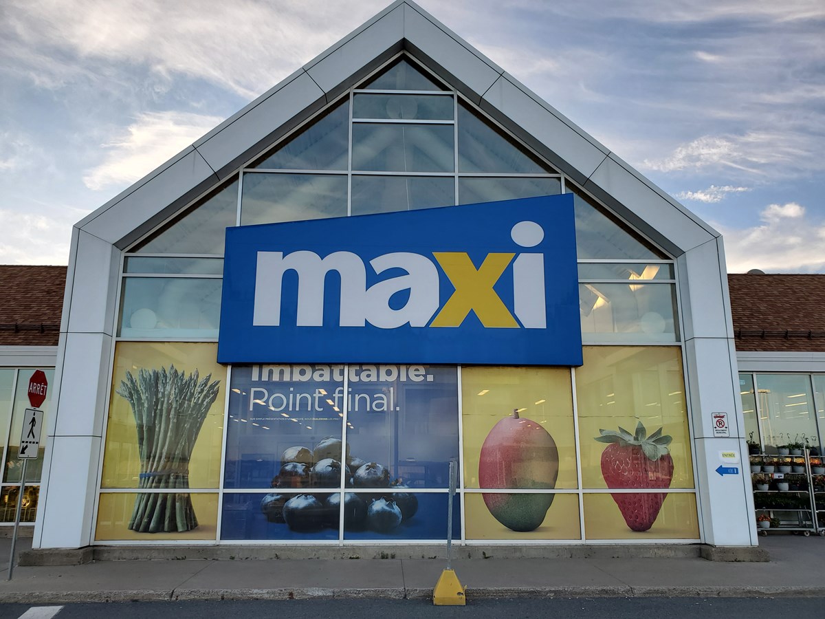 les commerces de St-Georges un soir d'été