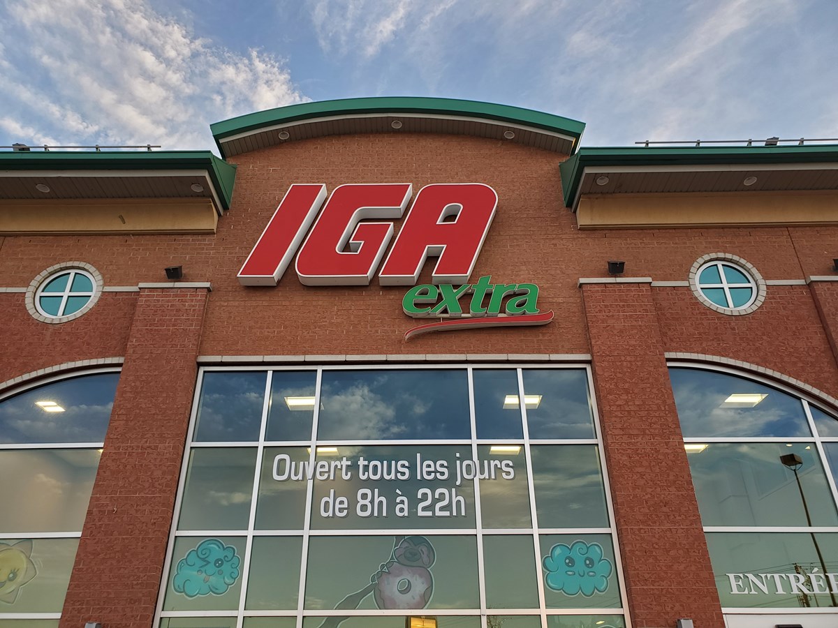 les commerces de St-Georges un soir d'été