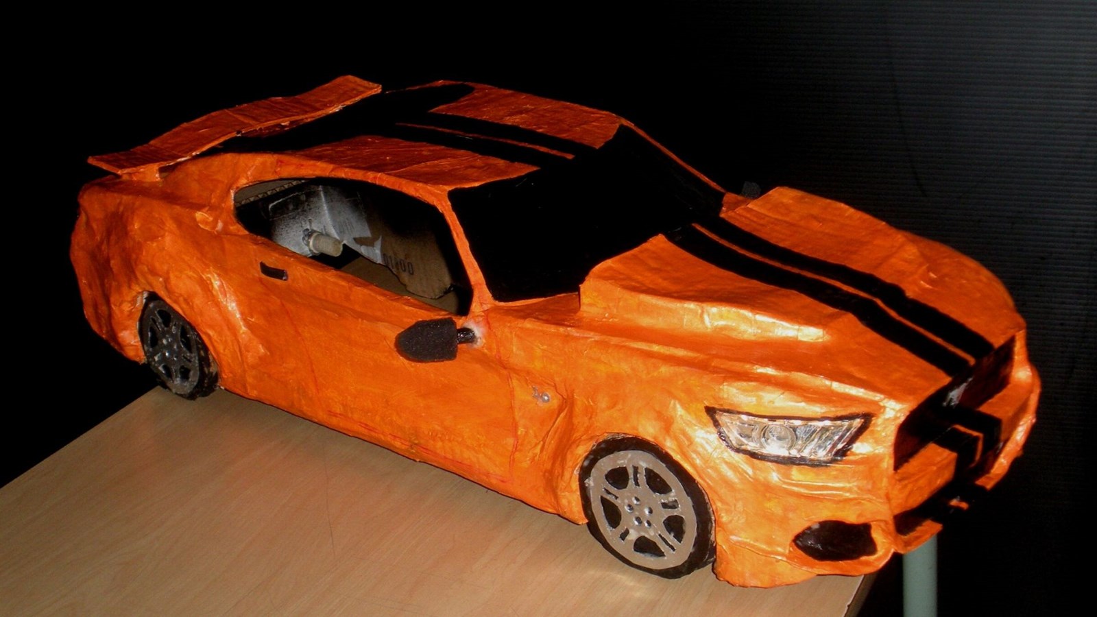 Une Mustang fabriquée par deux artistes de l'école des Deux-Rives