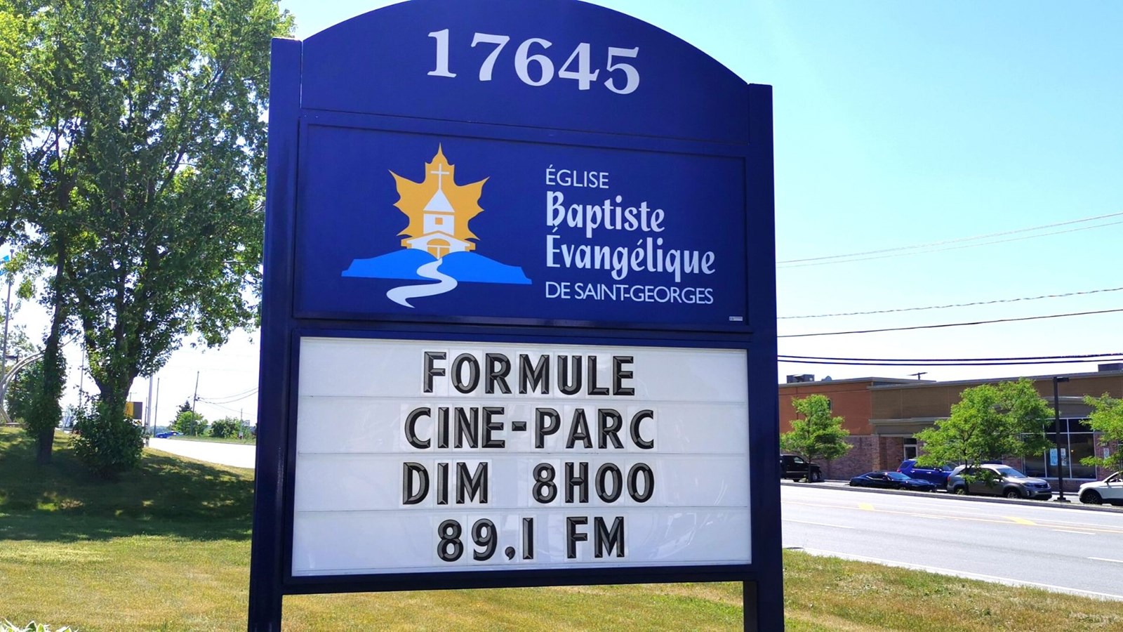 Une célébration en formule ciné-parc à l'Église Baptiste Évangélique!