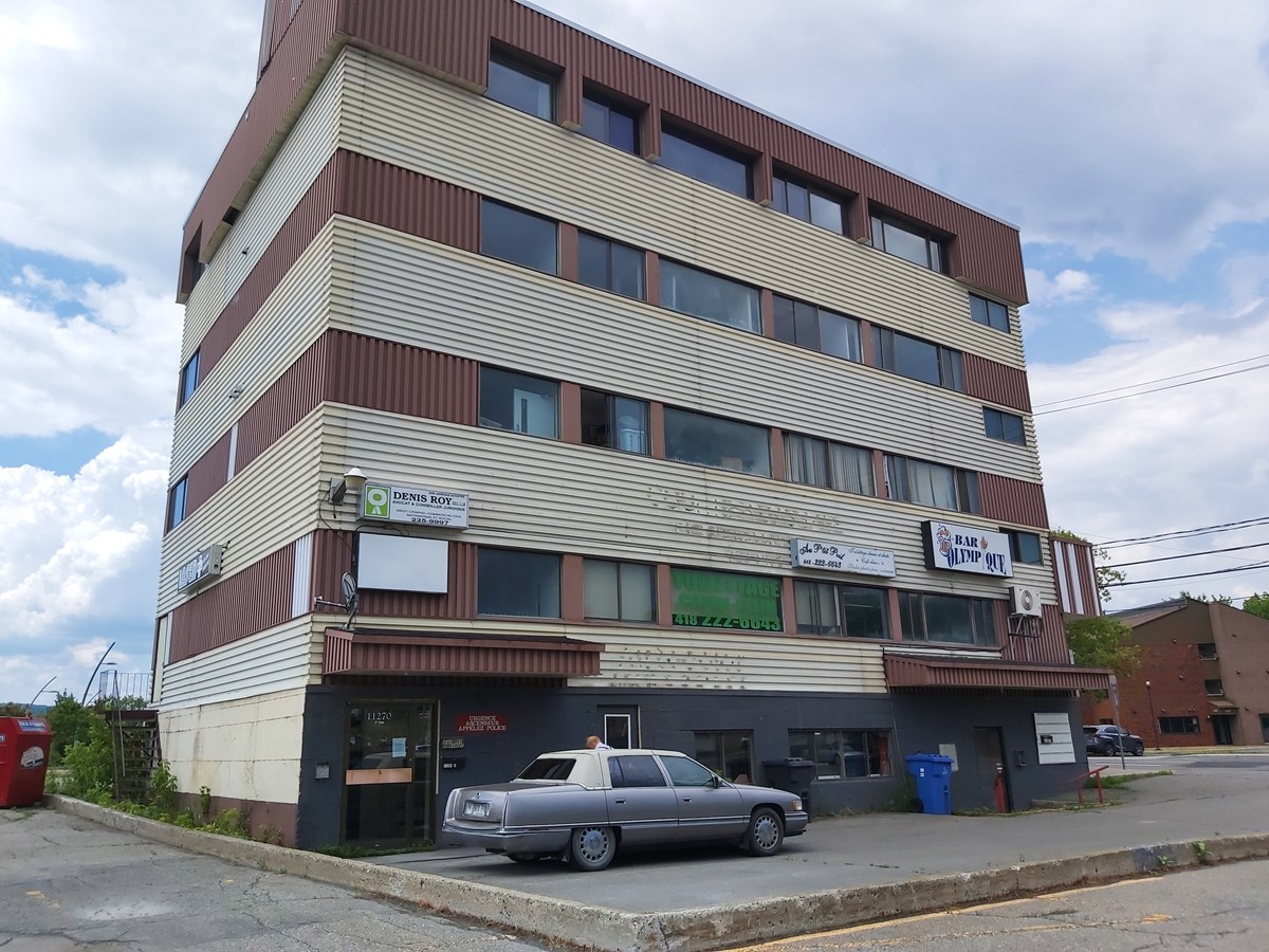 Ce bâtiment doit tomber sous le pic des démolisseurs vers la fin de l'été.