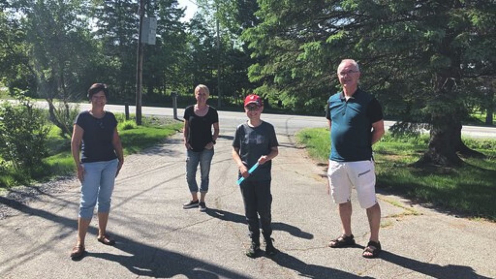 Des enseignants parcourent la Beauce pour saluer leurs étudiants