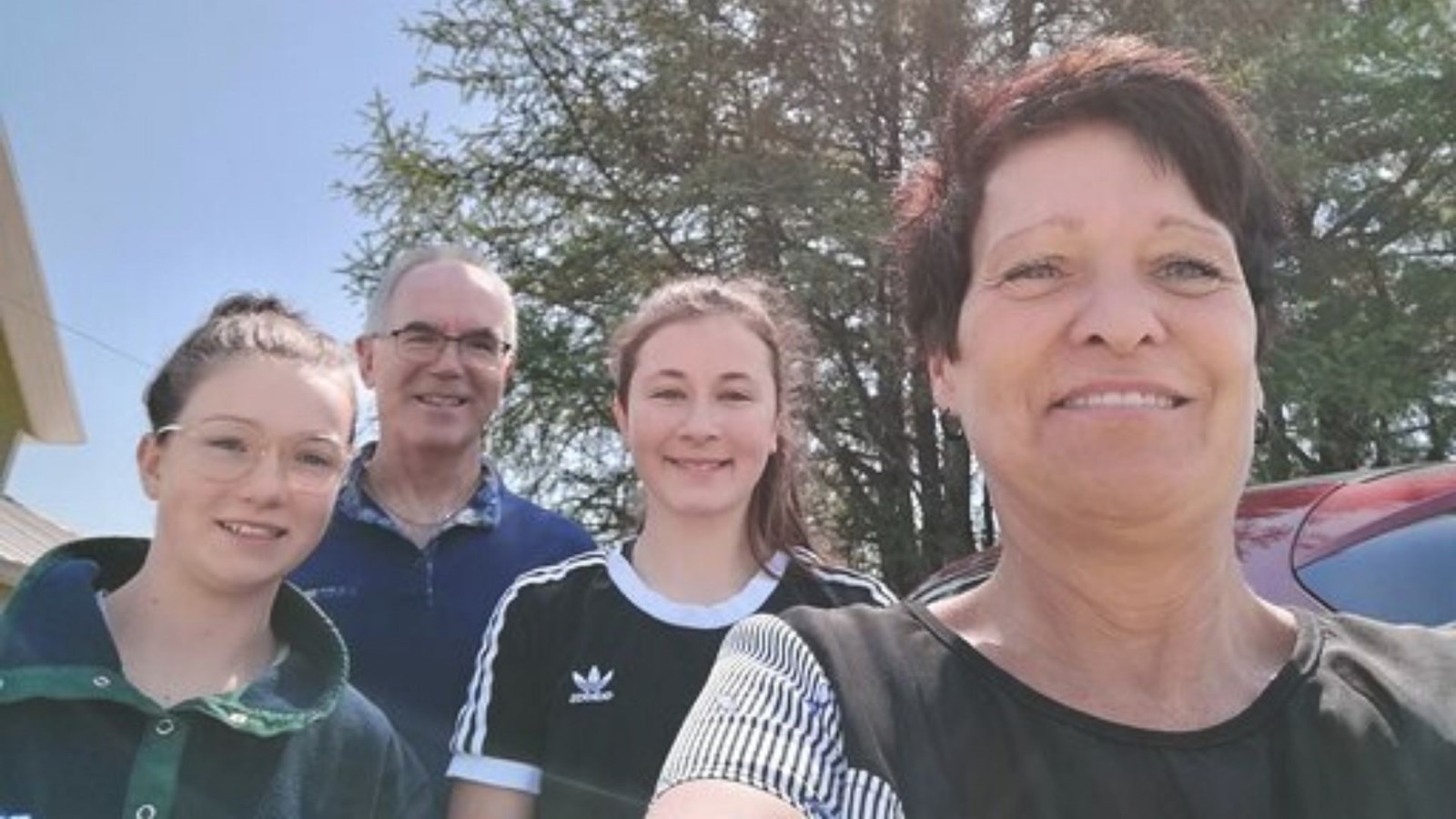 Des enseignants parcourent la Beauce pour saluer leurs étudiants