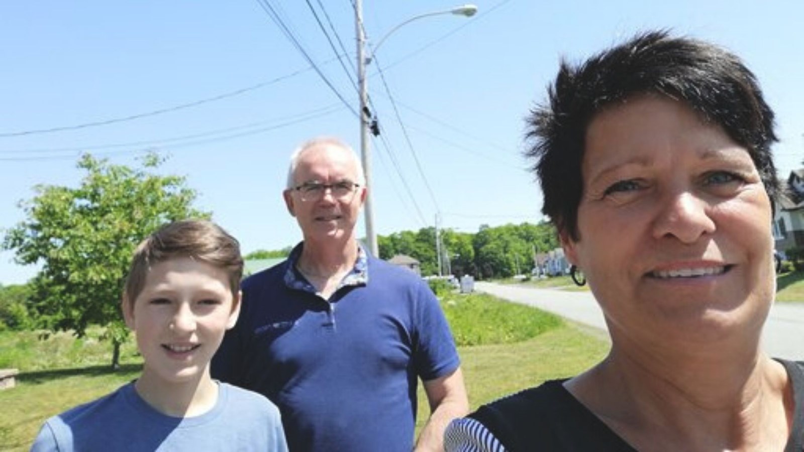 Des enseignants parcourent la Beauce pour saluer leurs étudiants