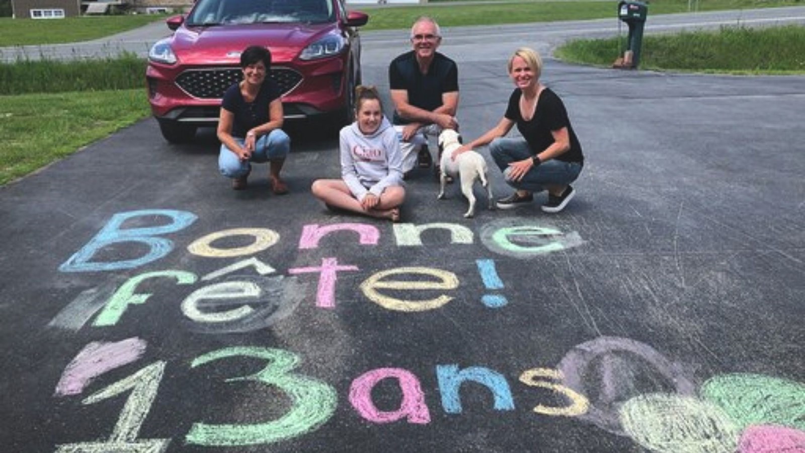 Des enseignants parcourent la Beauce pour saluer leurs étudiants