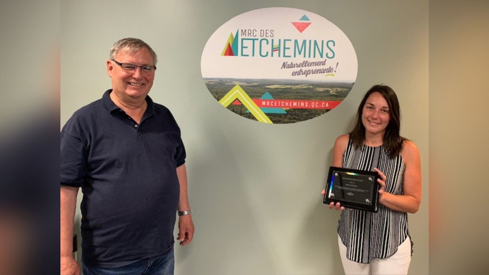 Richard Couët, préfet de la MRC des Etchemins et Marie-Josée Fontaine, technicienne
en administration de la MRC des Etchemins