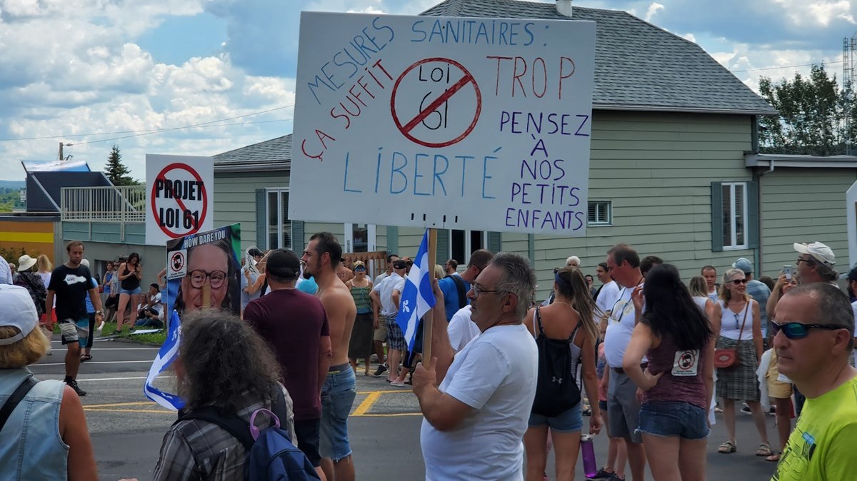 Manifestation pacifique contre le port du masque obligatoire à Saint-Georges