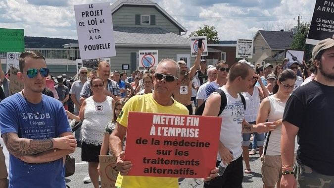 Manifestation pacifique contre le port du masque obligatoire à Saint-Georges
