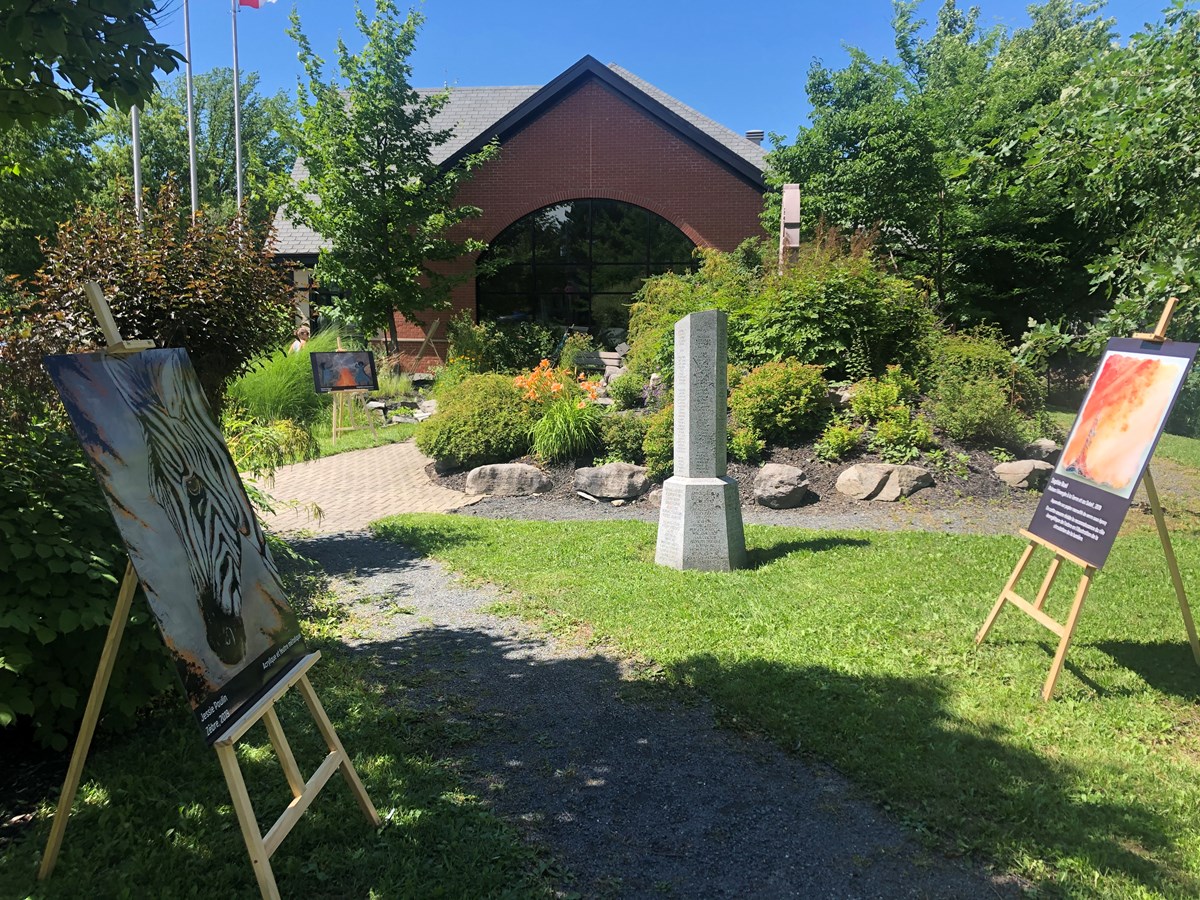 Saint-Victor lance une exposition extérieure d’oeuvres artistiques locales