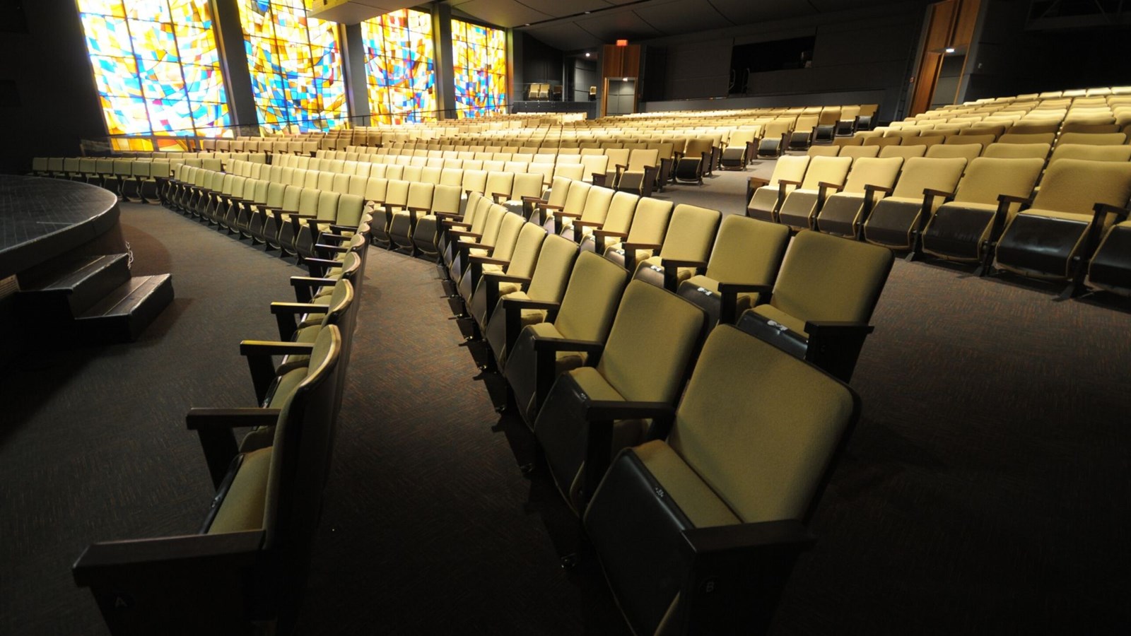 Québec annonce un nouveau programme d'aide temporaire aux salles de spectacles