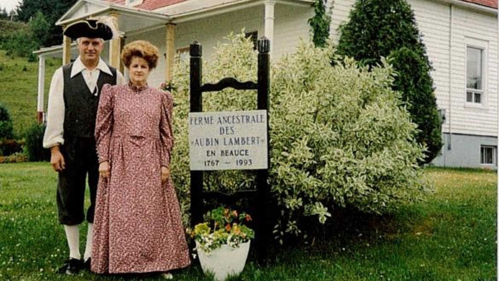 Jacqueline Provost et Claude Lambert, de Saint-Joseph-de-Beauce, personnifiant Élisabeth Aubert et Aubin Lambert dit Champagne lors de célébrations en 1993.