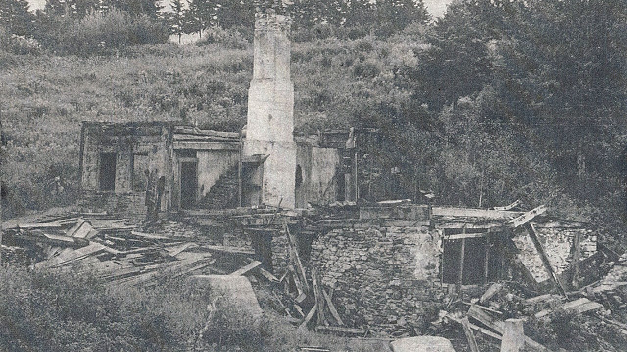 LE MOULIN POZER ÉRIGÉ EN 1818 SUR LE DOMAINE, DU CÔTÉ OUEST
