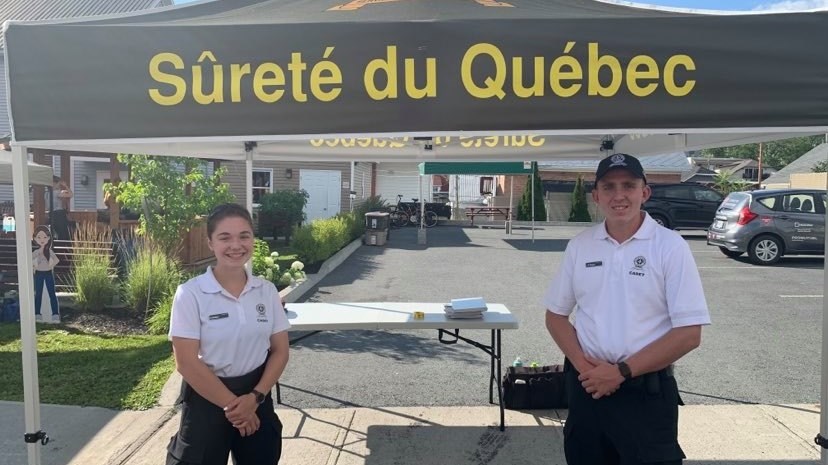 Les cadets de la Sûreté du Québec, organisateurs de l'événement: Myrianna Dallaire et Jean-Philippe Paquet.