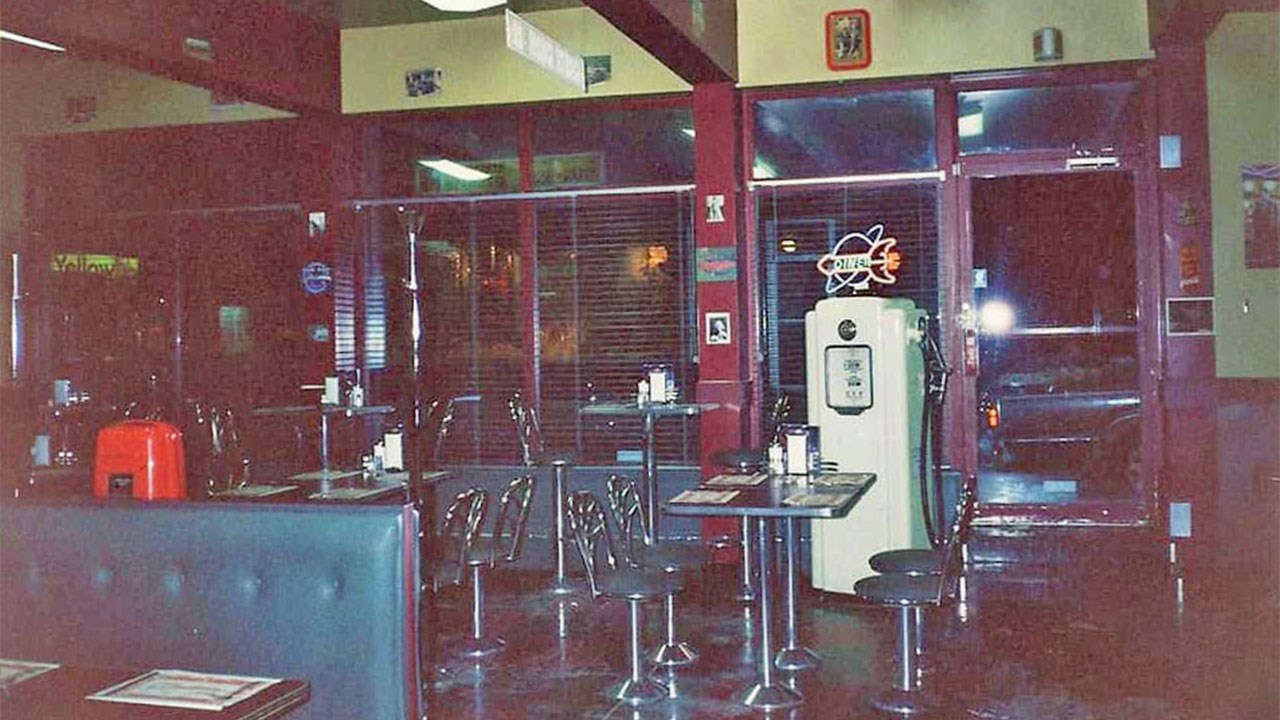 LE RESTAURANT POP-RÉTRO DES ANNÉES '90