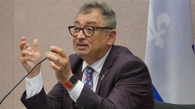 La période d'isolement pour les cas confirmés sera maintenant de 10 jours plutôt que 14