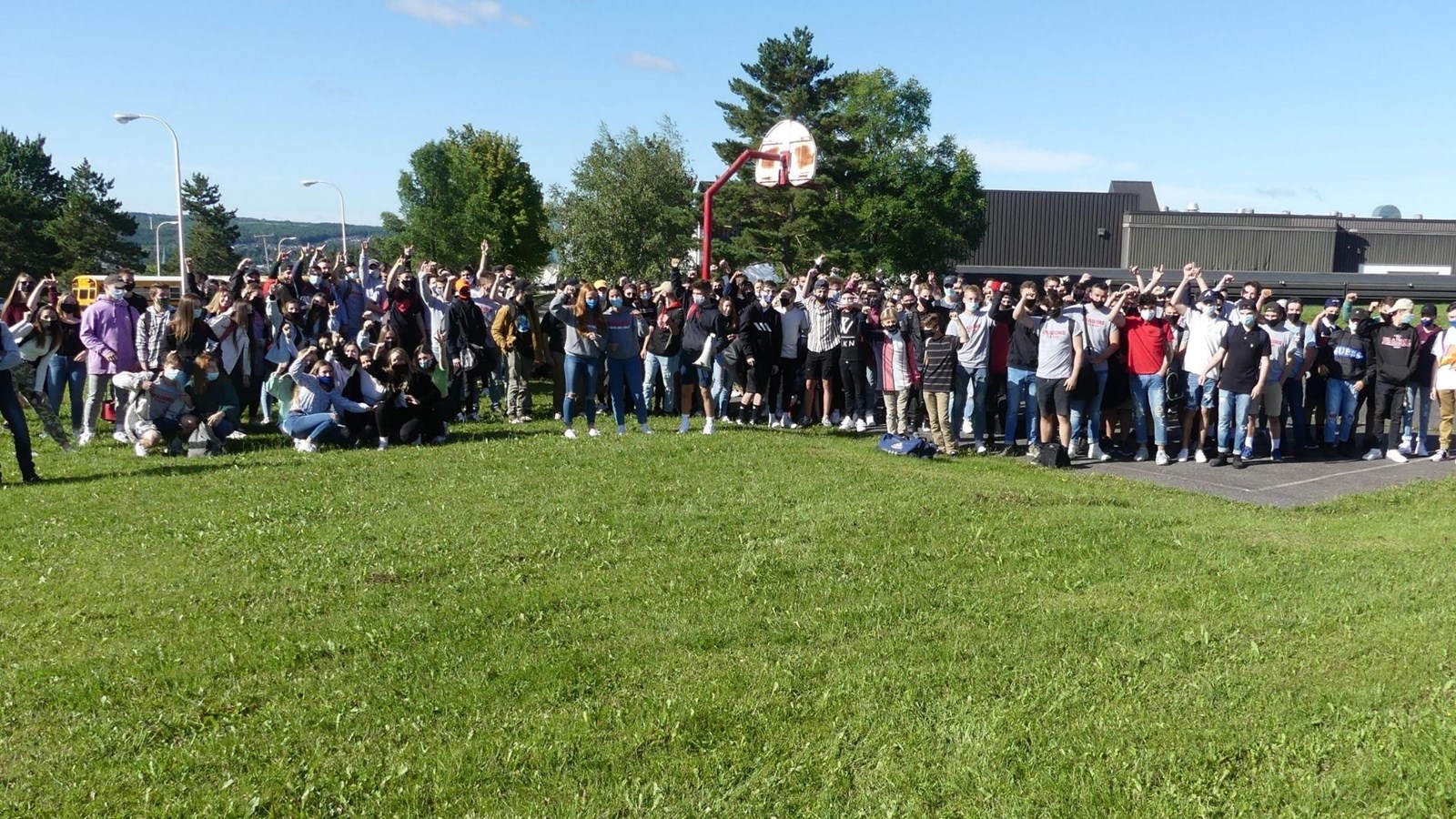 200 étudiants ont protesté contre l'absence de sports interscolaires