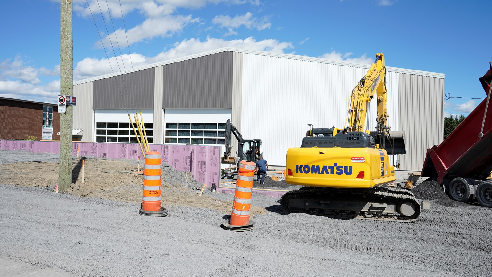 Première pelletée de terre pour le nouveau Centre municipal des loisirs de Saint-Zacharie