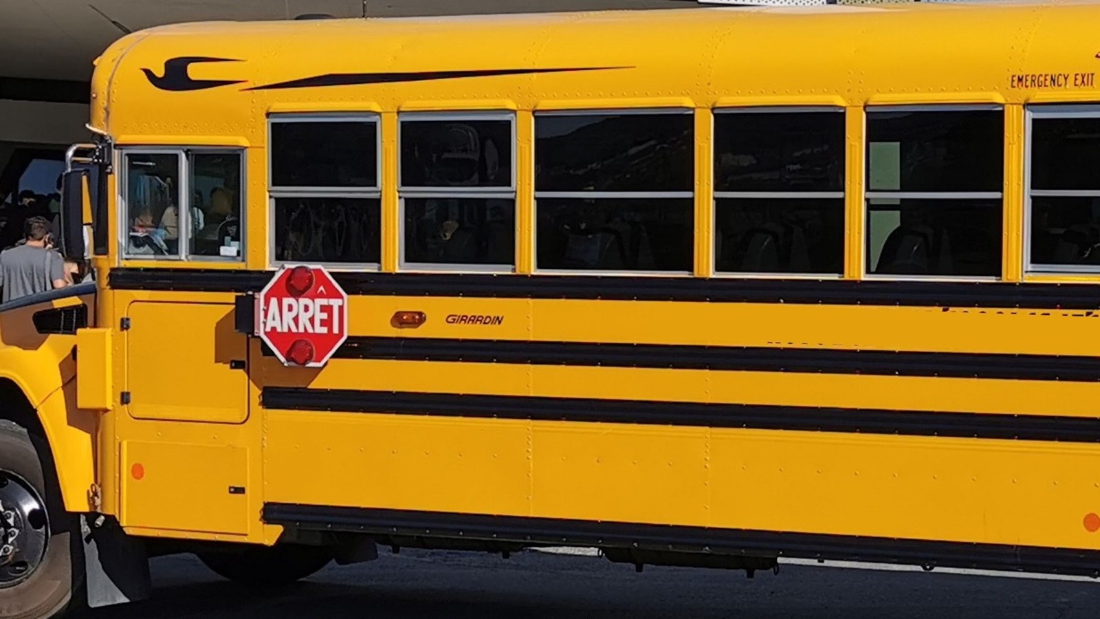 Accrochage entre une voiture et un autobus à Beauceville