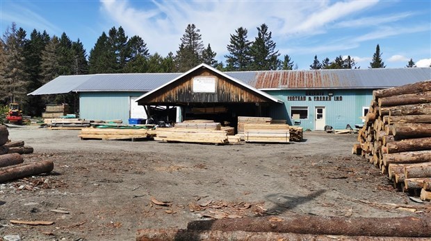 La roulotte se trouvait à proximité de cette scierie.