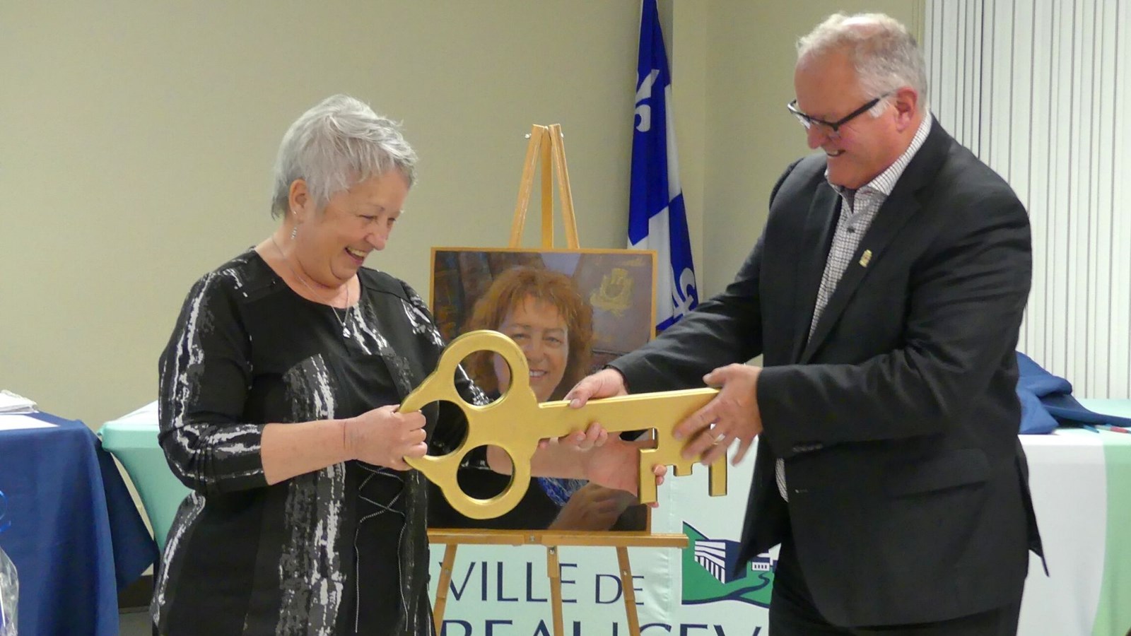 La médaille de l'Assemblée nationale remise à Madeleine Poulin