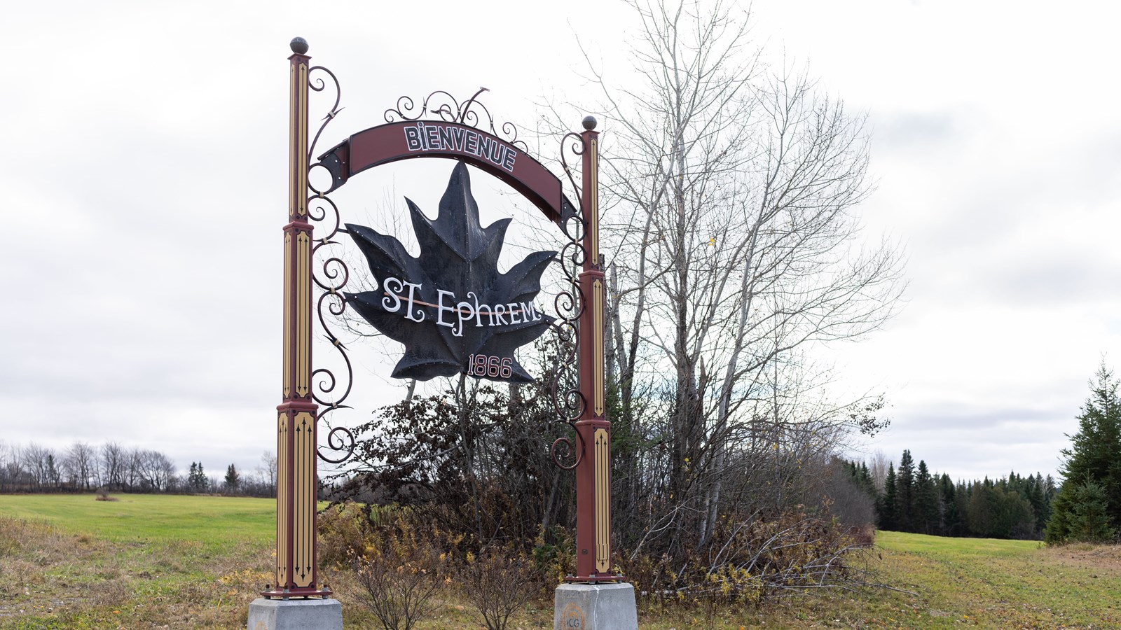 Les pancartes d'entrées de Saint-Éphrem