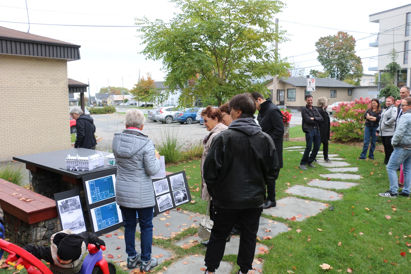 Inauguration de la balançoire des soeurs à Saint-Éphrem