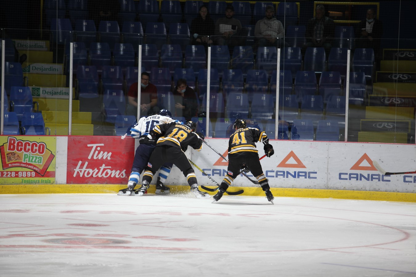 Le Cool FM remporte la victoire pour son retour au Centre sportif Lacroix-Dutil