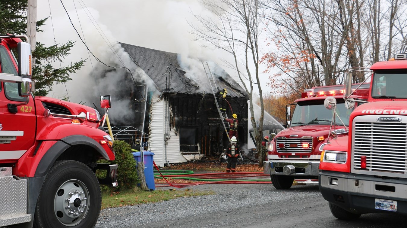 Une résidence détruite par les flammes à Lambton