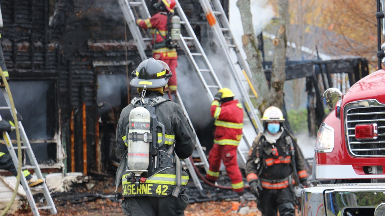 Une résidence détruite par les flammes à Lambton