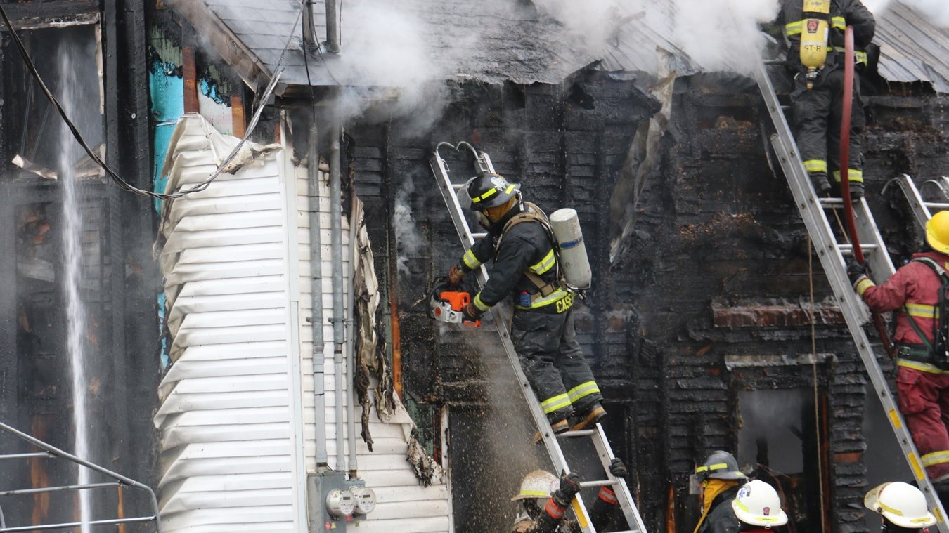 Une résidence détruite par les flammes à Lambton