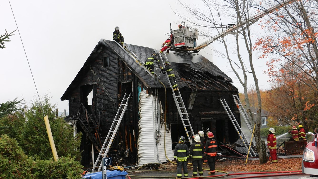 Une résidence détruite par les flammes à Lambton