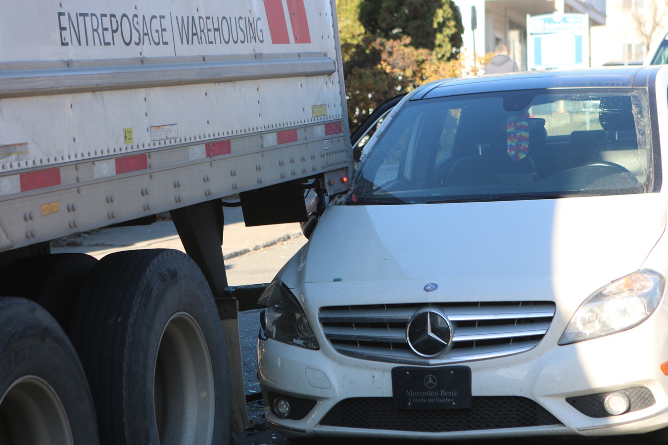 Collision entre une voiture et un camion lourd à Saint-Georges