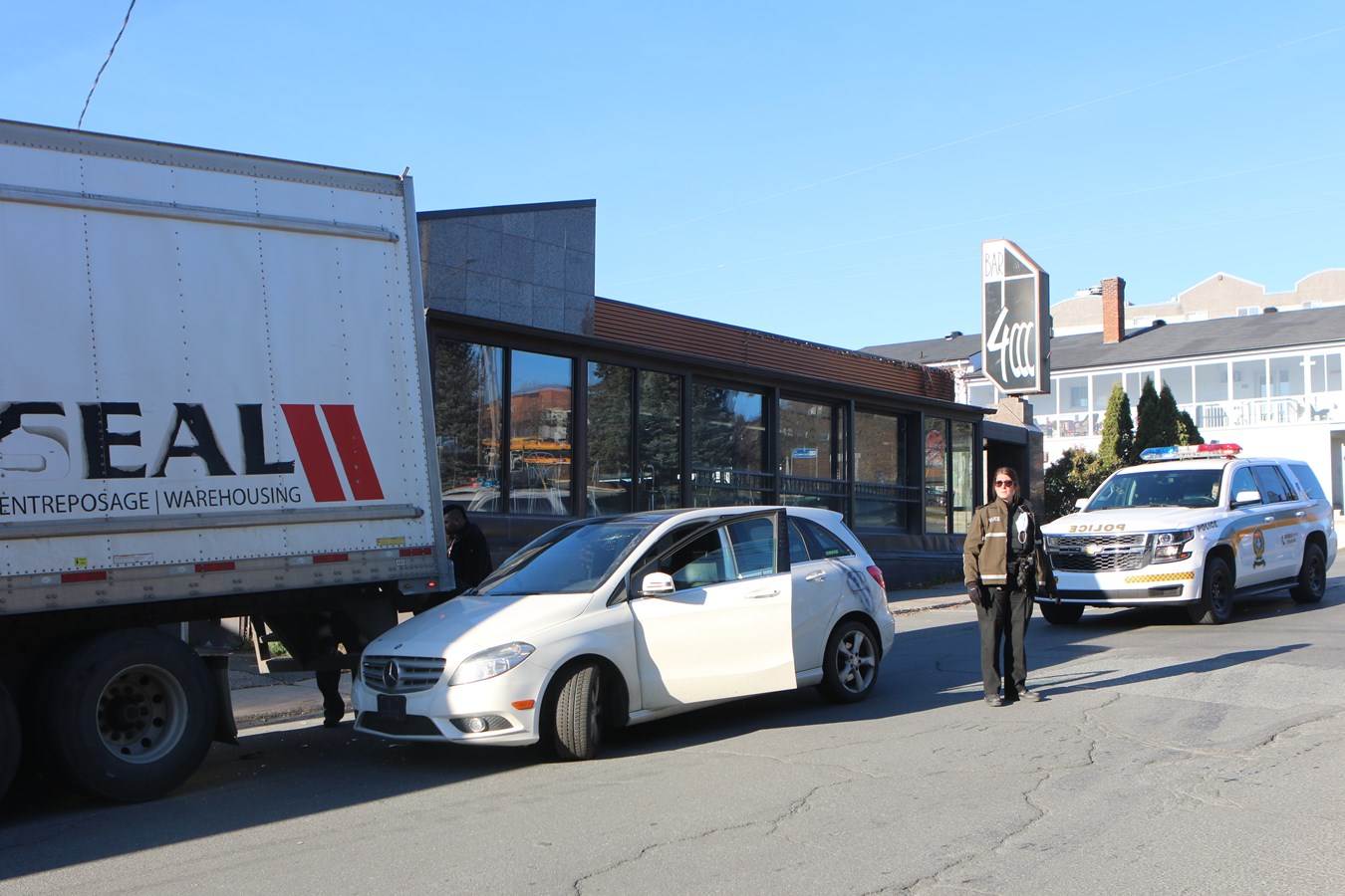 Collision entre une voiture et un camion lourd à Saint-Georges