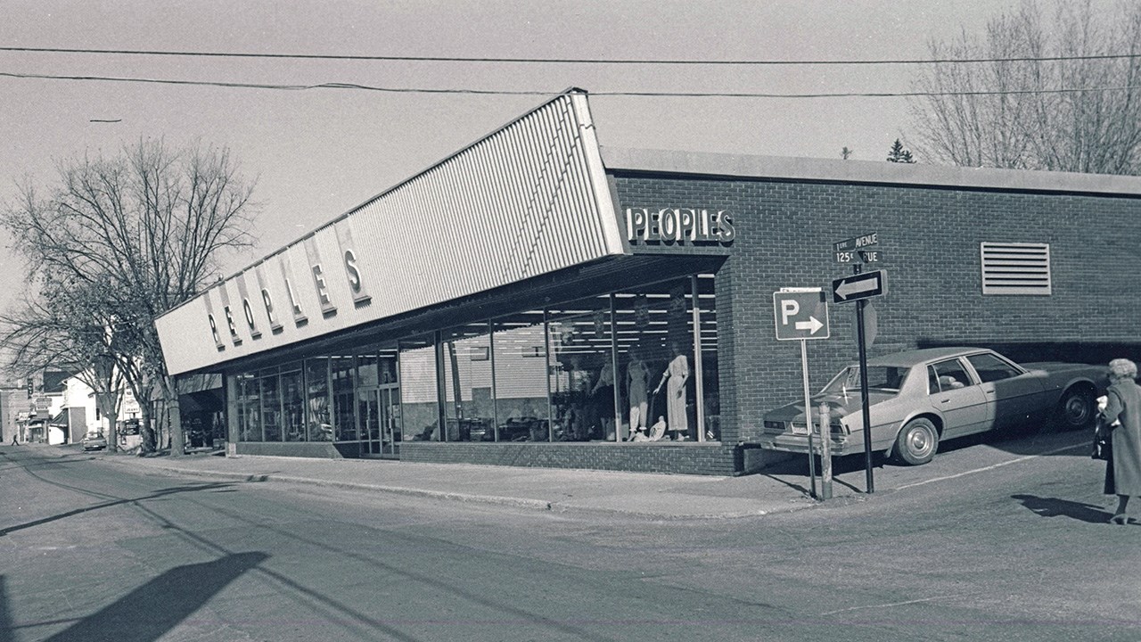 L'ancien magasin Peoples de la Première Avenue.