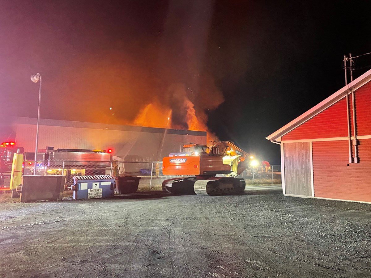 Un important feu chez Usinage Xpress à Saint-Benoît-Labre 
