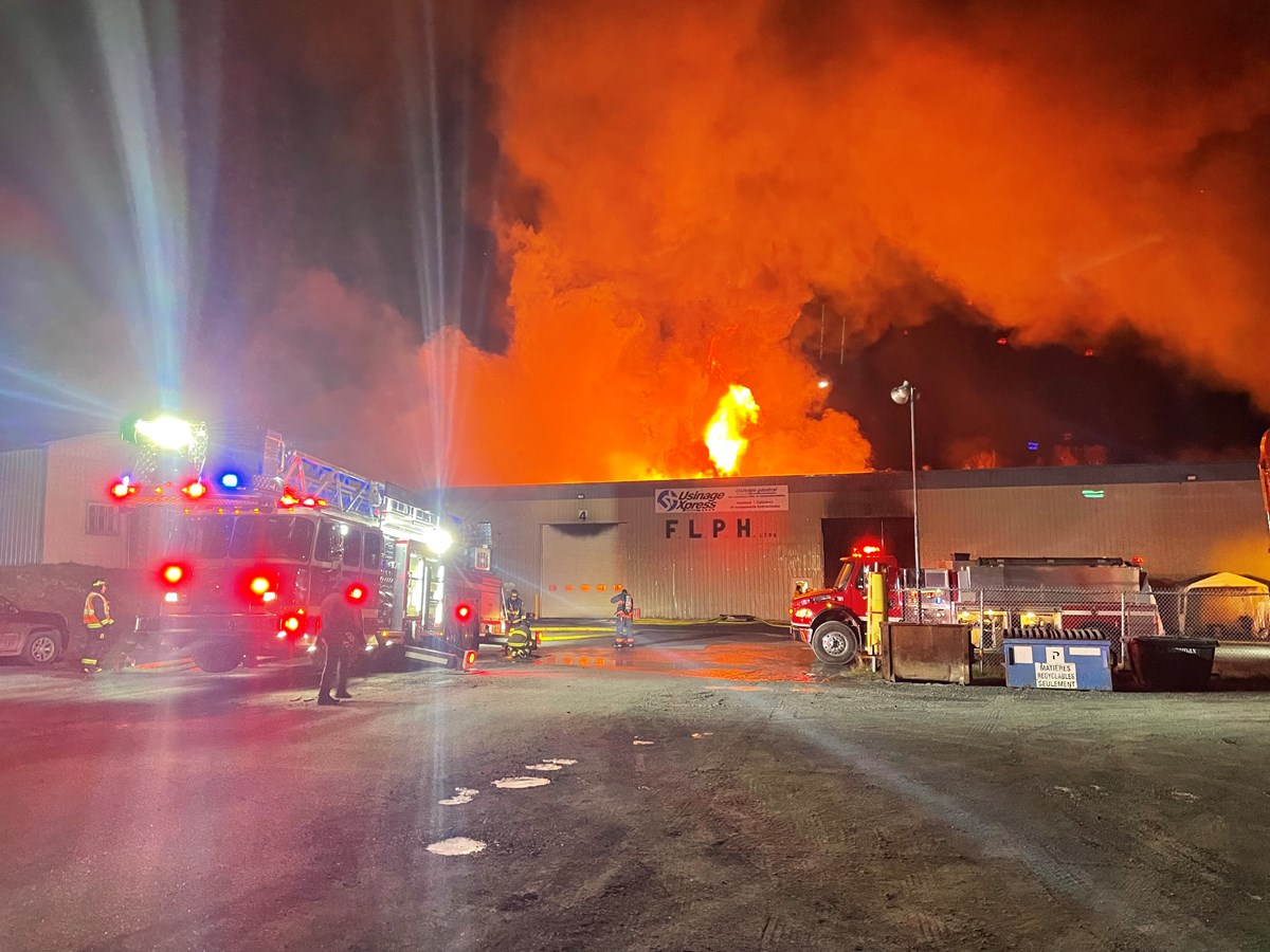 Un important feu chez Usinage Xpress à Saint-Benoît-Labre 