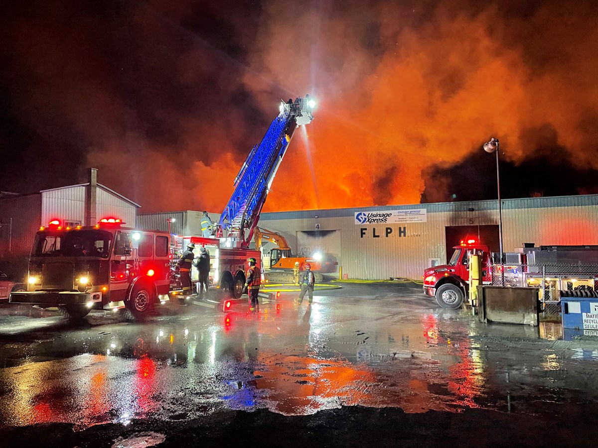 Un important feu chez Usinage Xpress à Saint-Benoît-Labre 