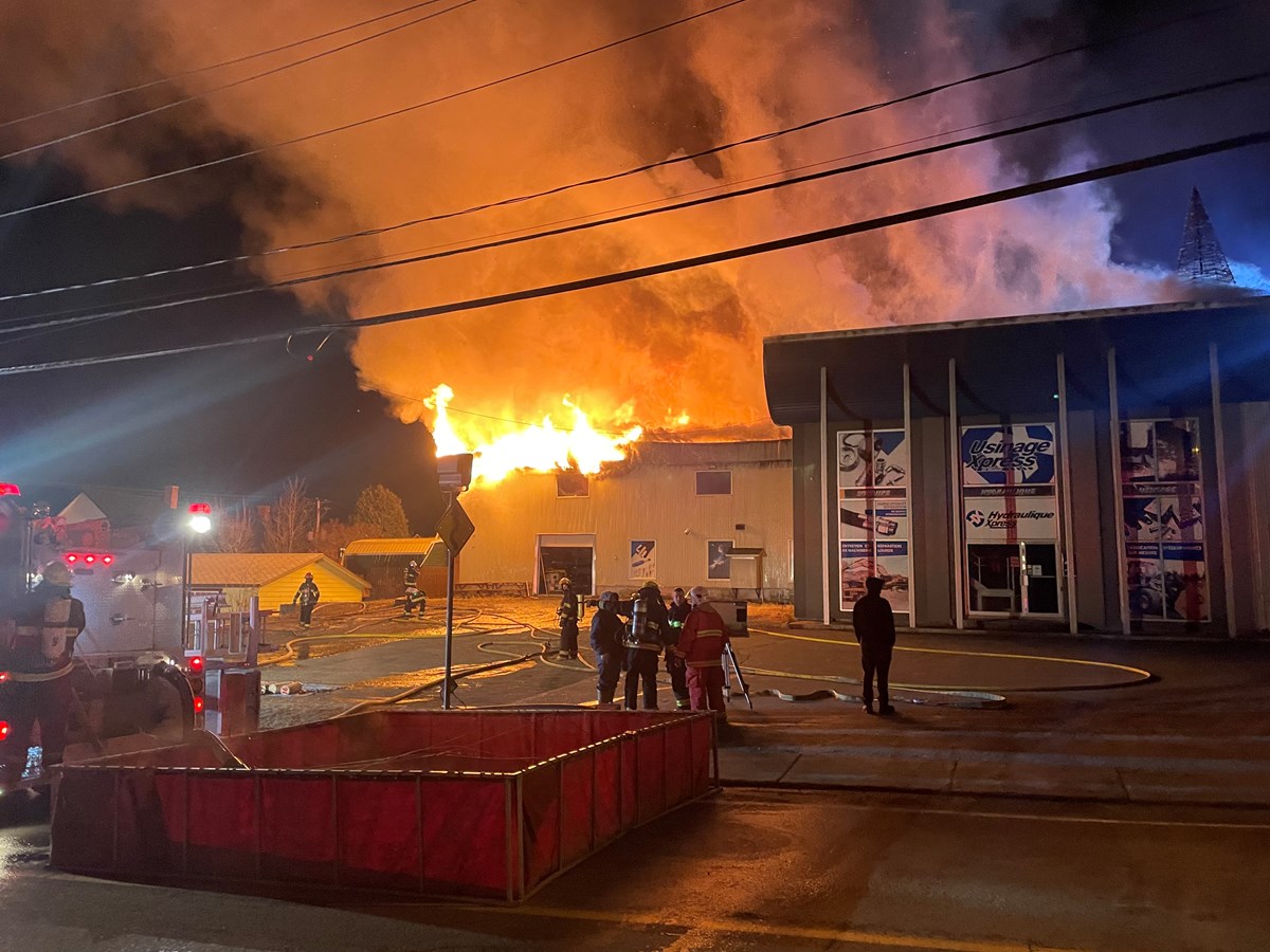 Un important feu chez Usinage Xpress à Saint-Benoît-Labre 