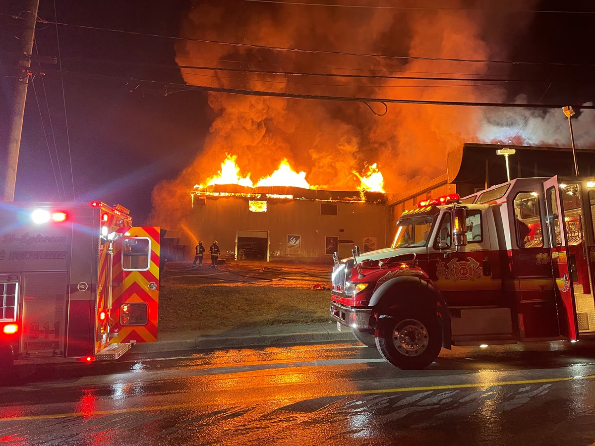 Un important feu chez Usinage Xpress à Saint-Benoît-Labre 