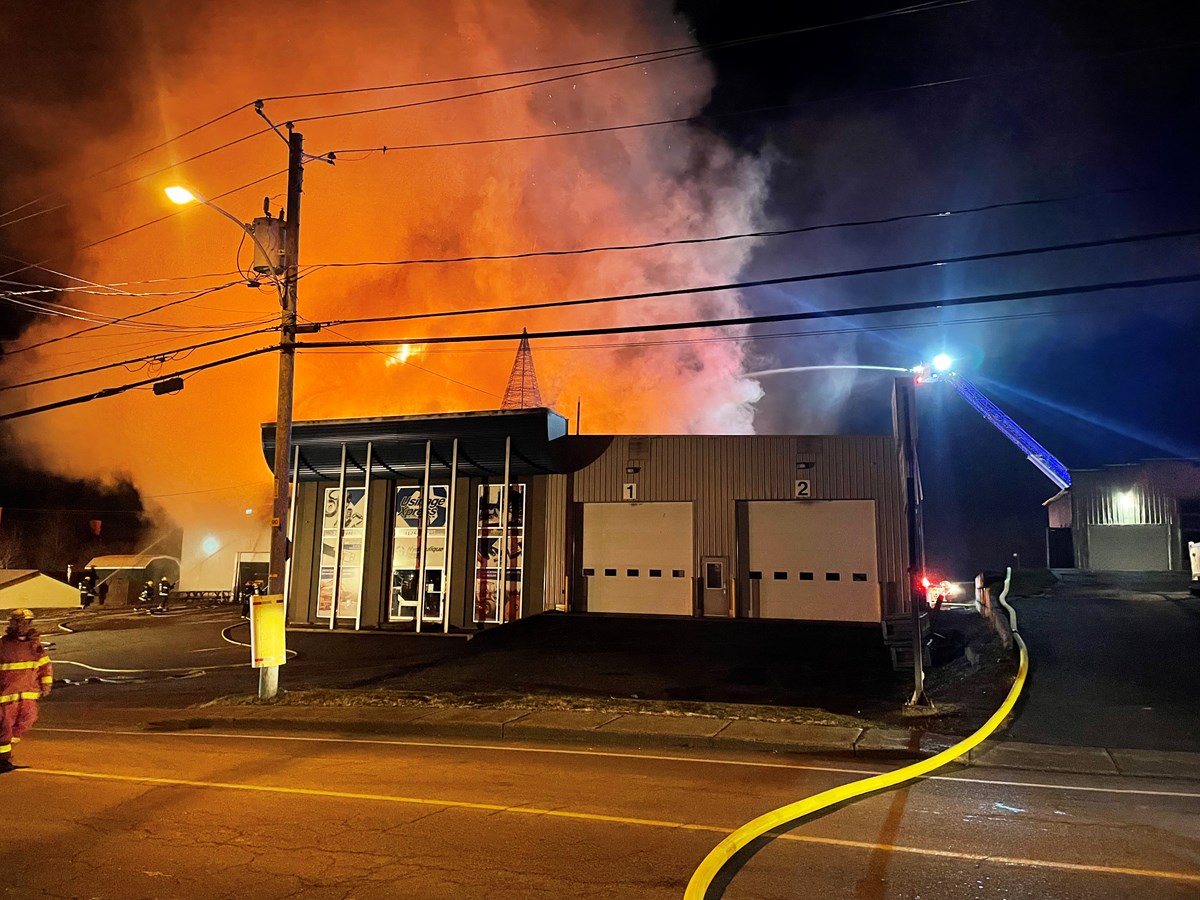 Un important feu chez Usinage Xpress à Saint-Benoît-Labre 